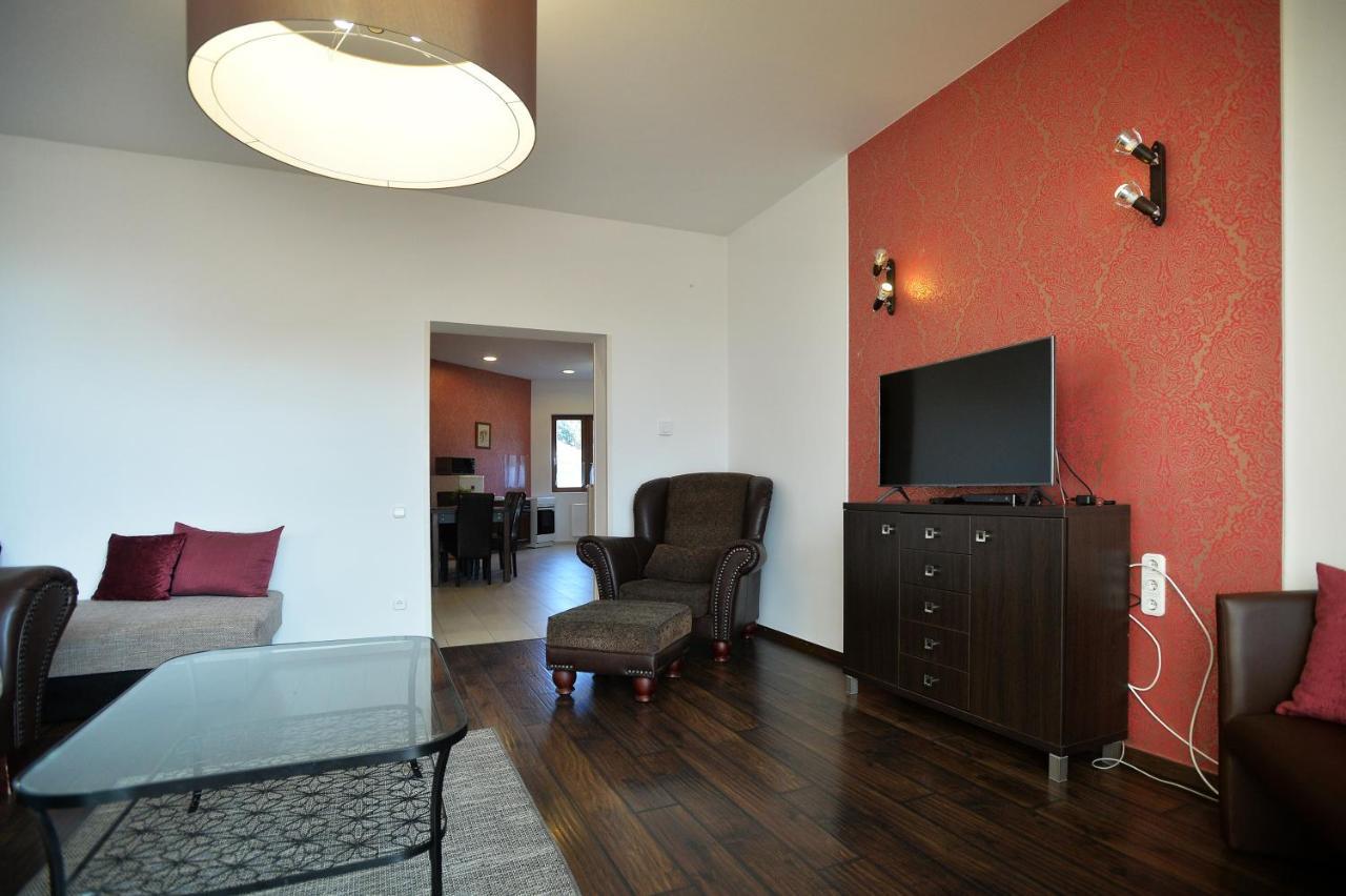 Corner Apartman Еґер Екстер'єр фото