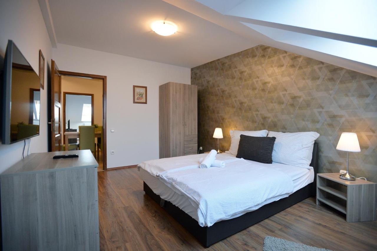 Corner Apartman Еґер Екстер'єр фото