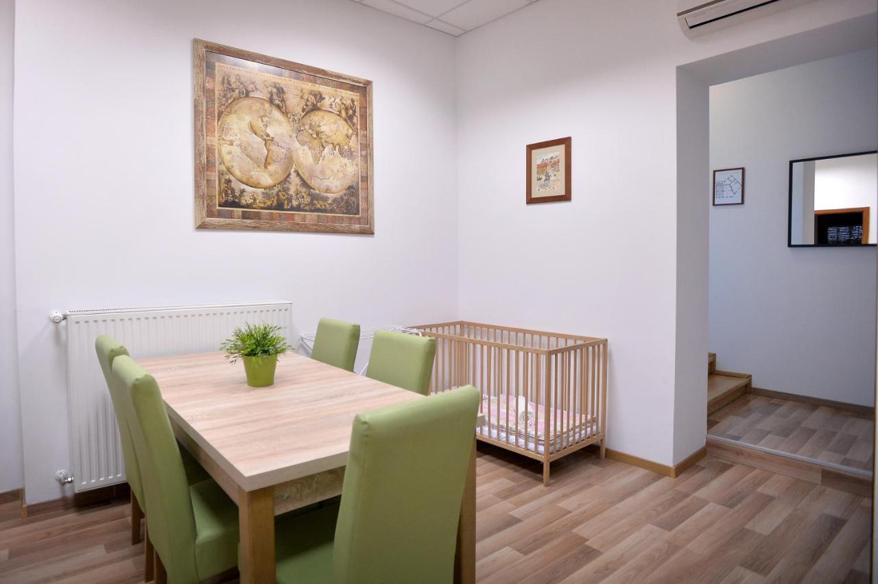 Corner Apartman Еґер Екстер'єр фото