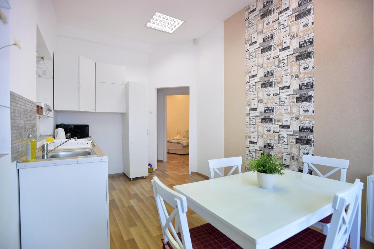 Corner Apartman Еґер Екстер'єр фото