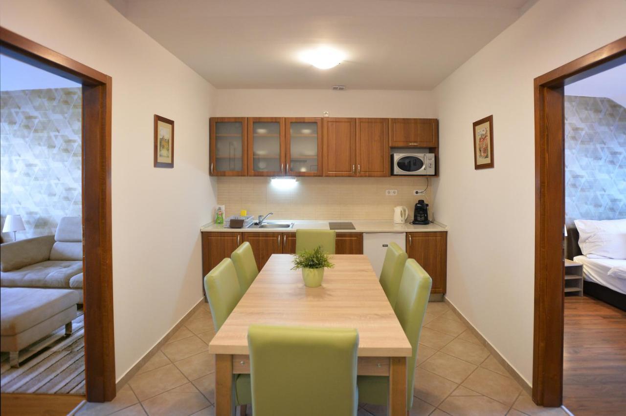 Corner Apartman Еґер Екстер'єр фото
