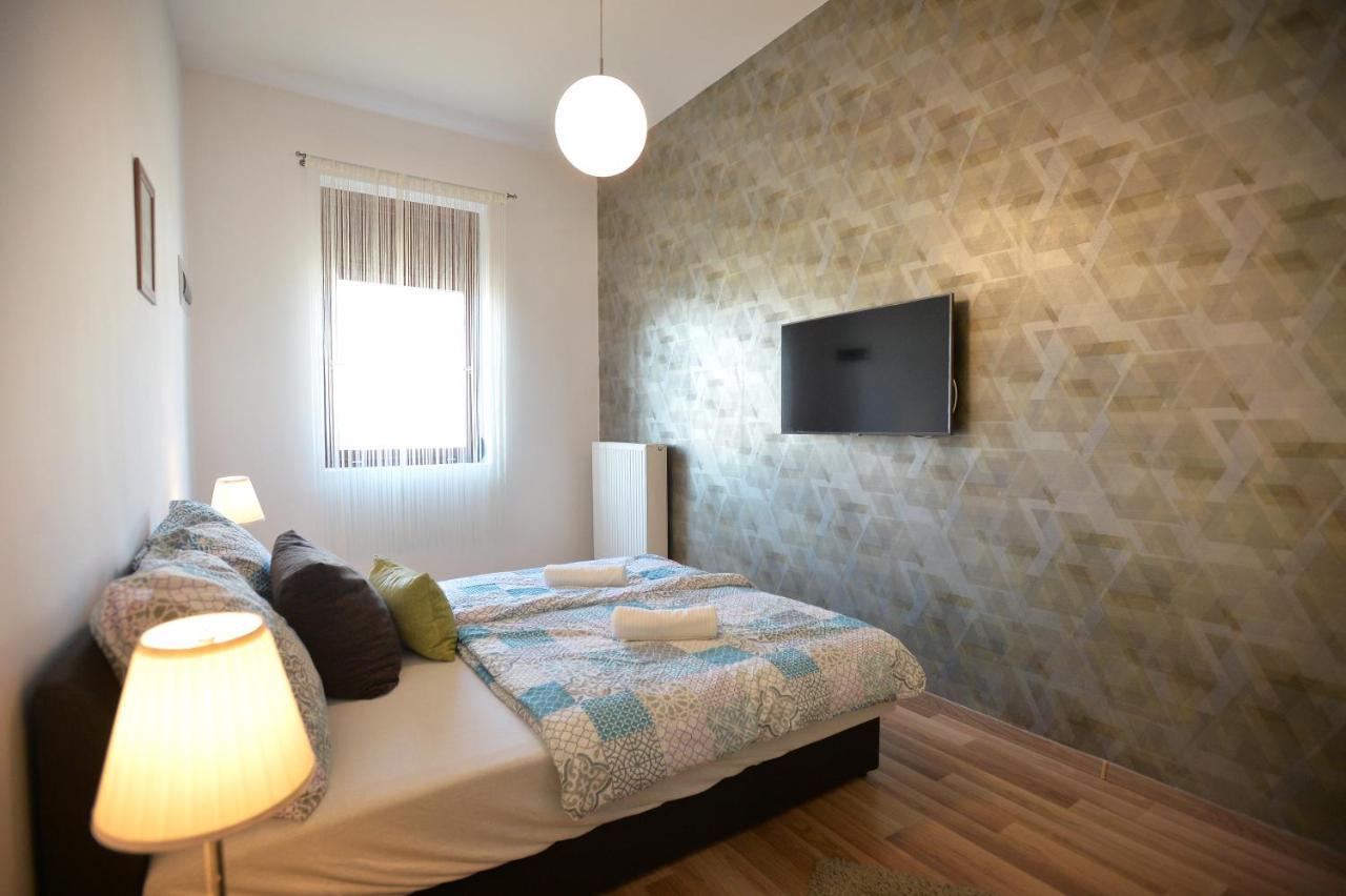 Corner Apartman Еґер Екстер'єр фото