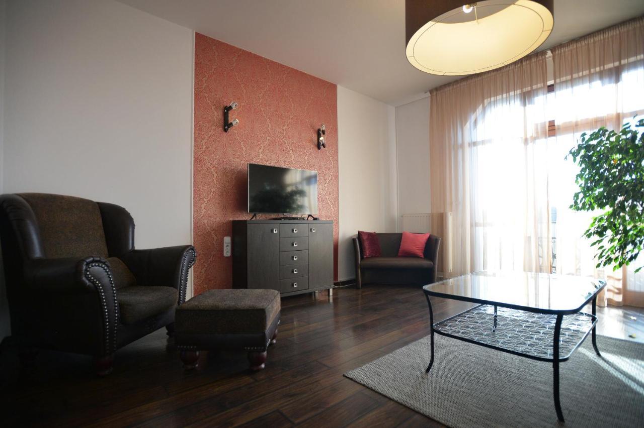 Corner Apartman Еґер Екстер'єр фото