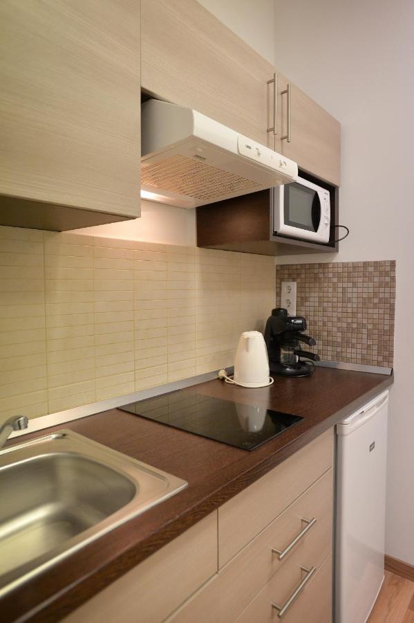 Corner Apartman Еґер Екстер'єр фото