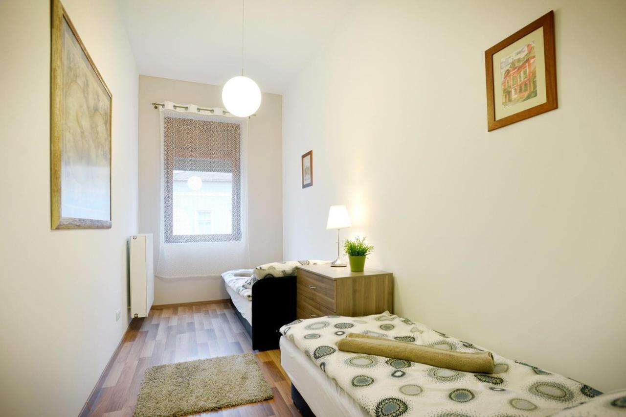 Corner Apartman Еґер Екстер'єр фото