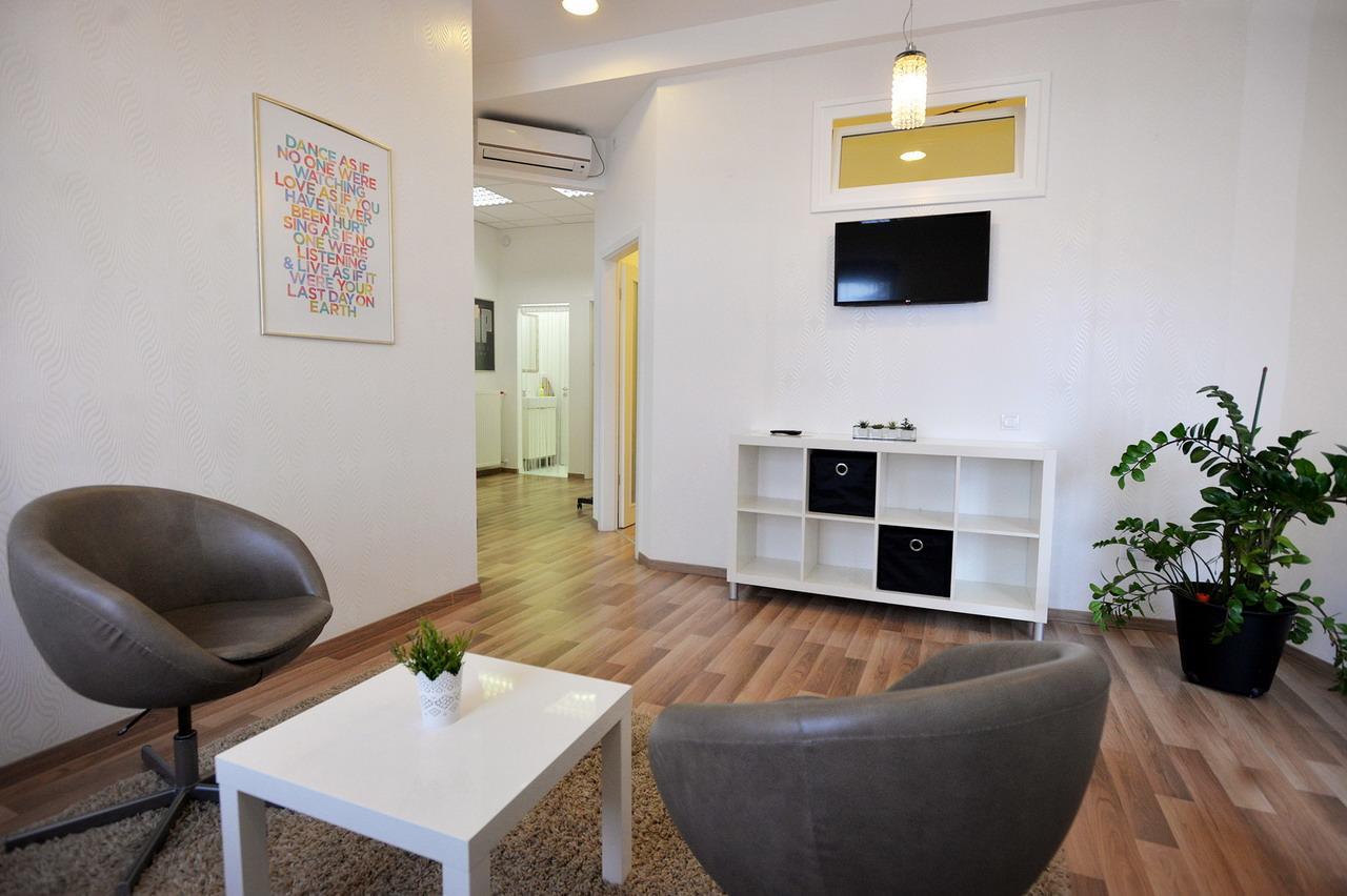 Corner Apartman Еґер Екстер'єр фото