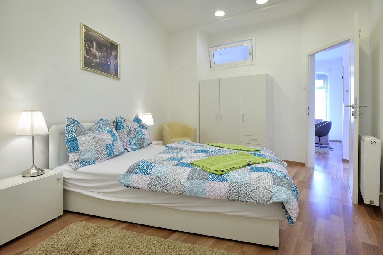 Corner Apartman Еґер Екстер'єр фото