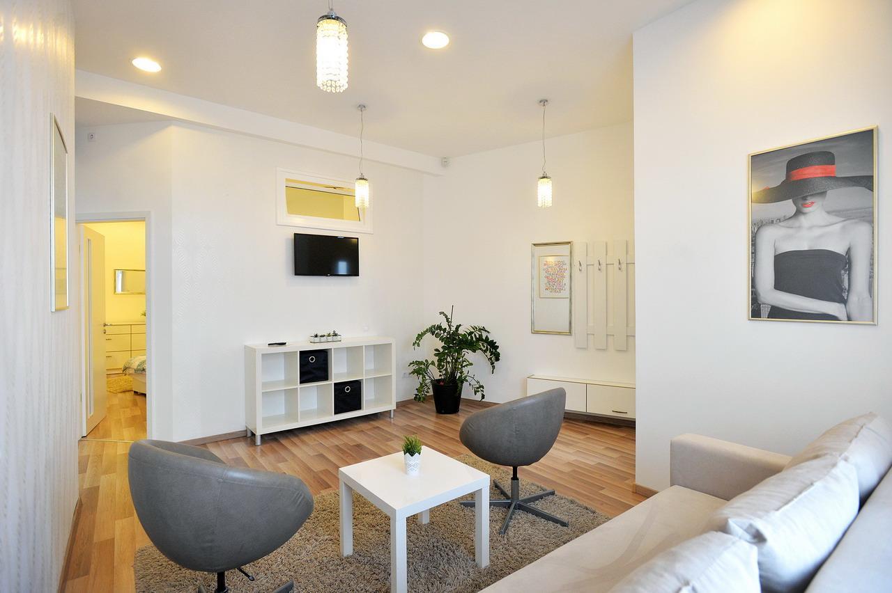 Corner Apartman Еґер Екстер'єр фото